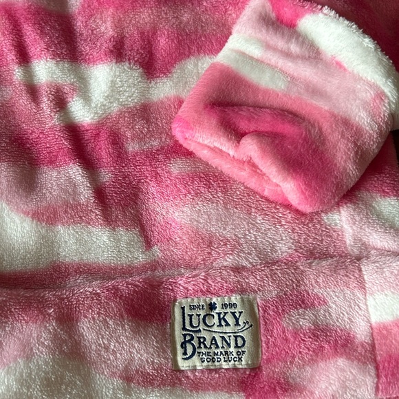 Girls Lucky Brand Pullover Hoodie and matching bottoms - Picture 2 of 6